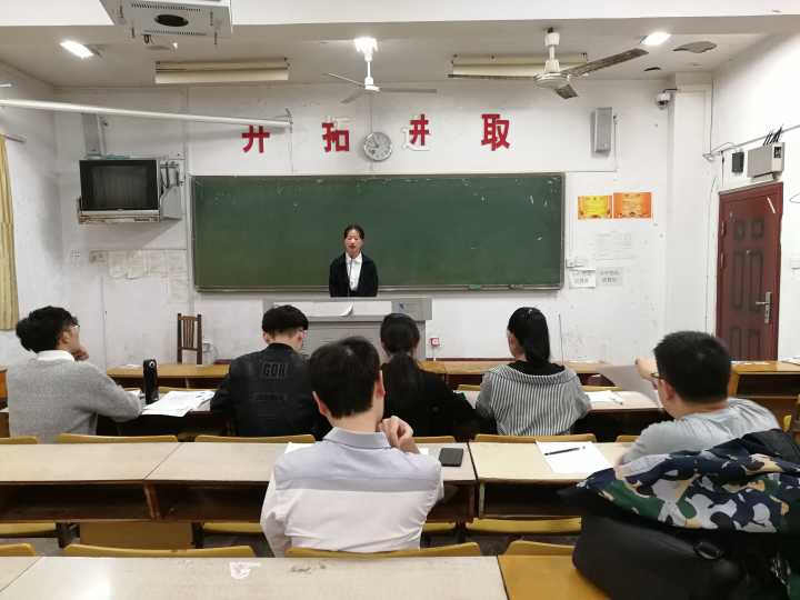 外國語學(xué)院2018年MC Club主持人培訓(xùn)班面試圓滿落幕，助力學(xué)子點(diǎn)燃舞臺夢想